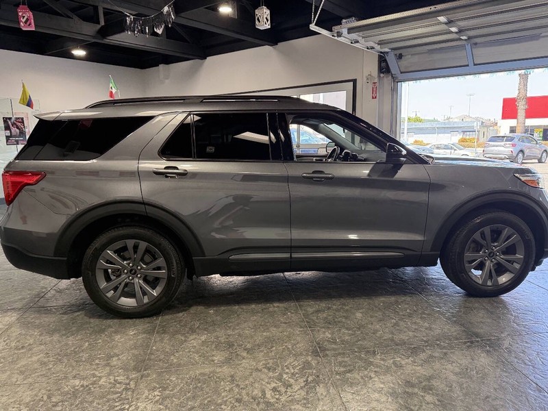 Ford Explorer Vehicle Full-screen Gallery Image 44