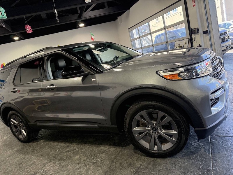 Ford Explorer Vehicle Full-screen Gallery Image 45