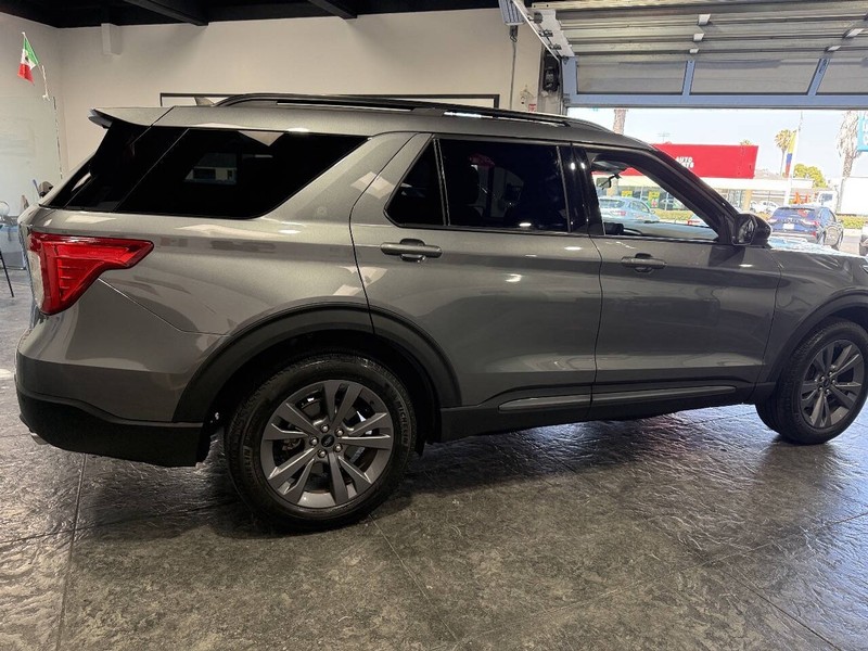 Ford Explorer Vehicle Full-screen Gallery Image 46