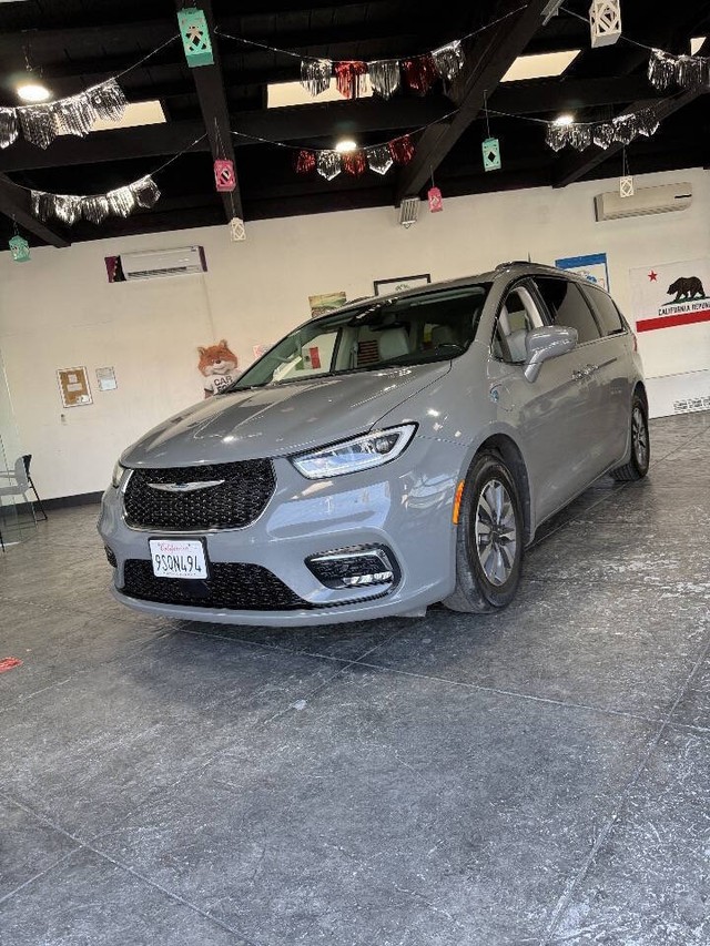 Chrysler Pacifica Vehicle Full-screen Gallery Image 39