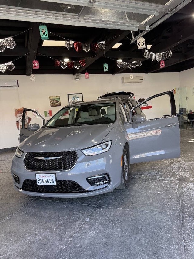 Chrysler Pacifica Vehicle Full-screen Gallery Image 50