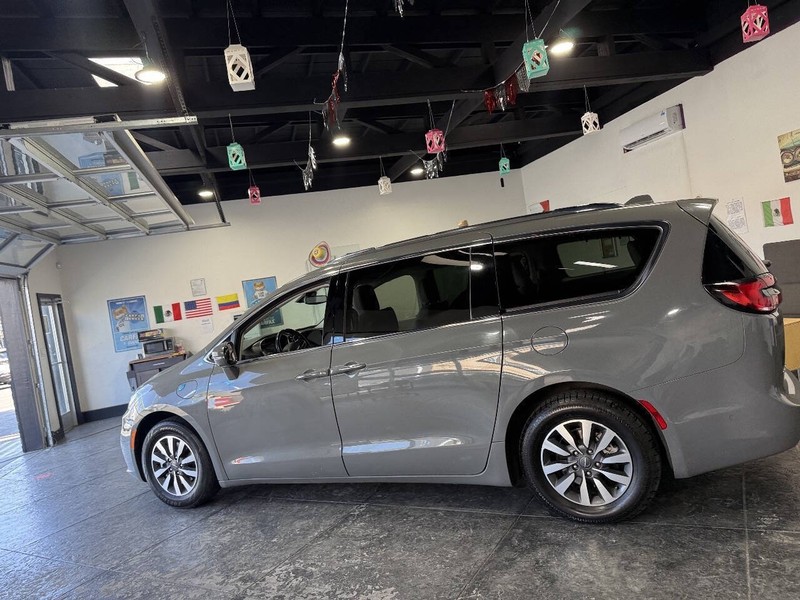 Chrysler Pacifica Vehicle Full-screen Gallery Image 27