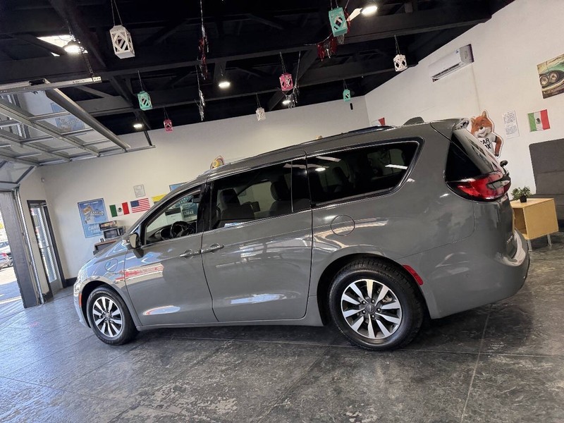 Chrysler Pacifica Vehicle Full-screen Gallery Image 28