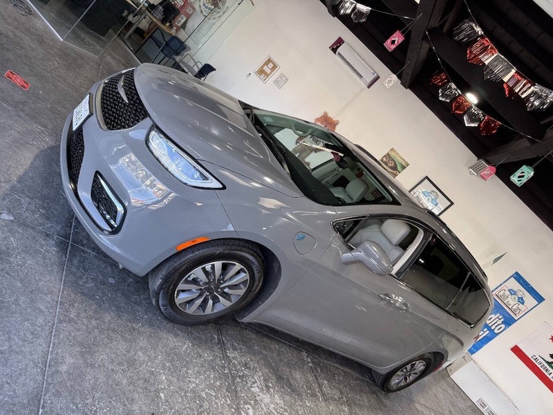 Chrysler Pacifica Vehicle Full-screen Gallery Image 36