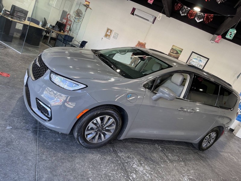 Chrysler Pacifica Vehicle Full-screen Gallery Image 37