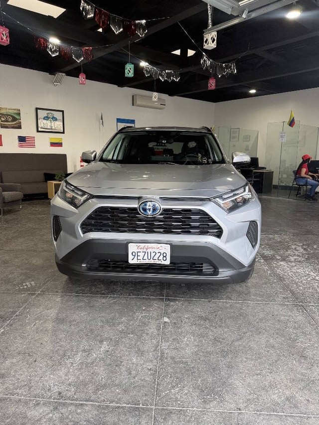 Toyota RAV4 Vehicle Full-screen Gallery Image 04