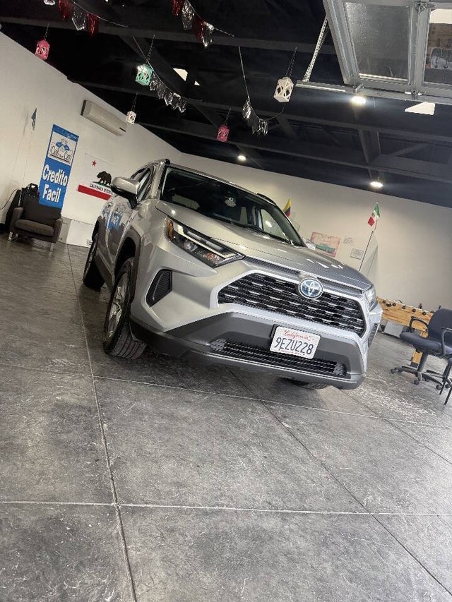 Toyota RAV4 Vehicle Full-screen Gallery Image 41