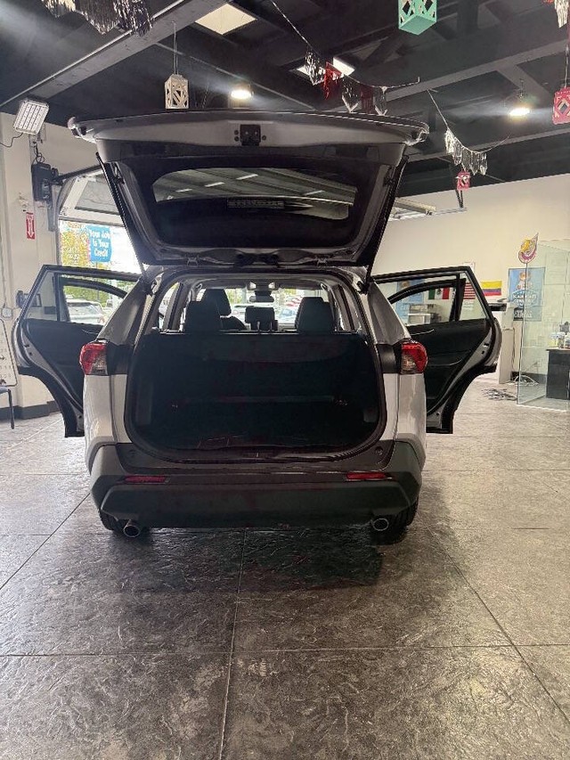Toyota RAV4 Vehicle Full-screen Gallery Image 47
