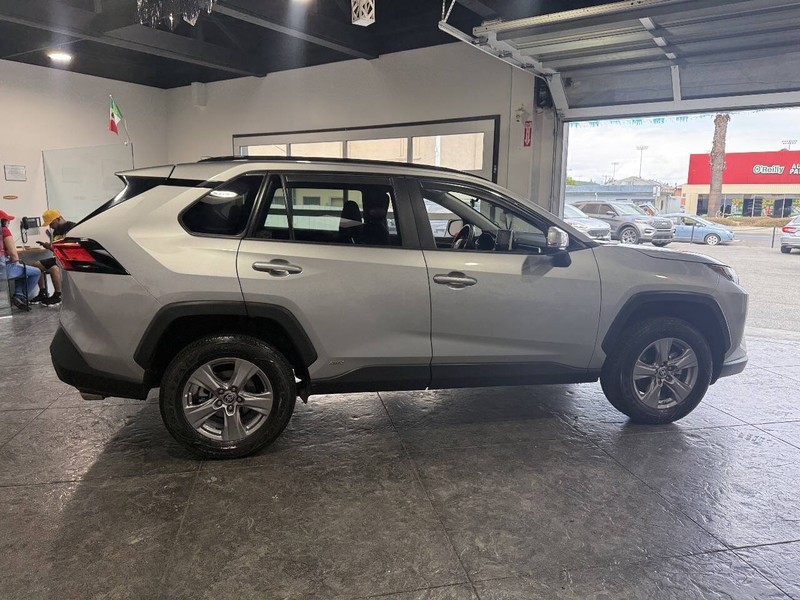 Toyota RAV4 Vehicle Full-screen Gallery Image 34