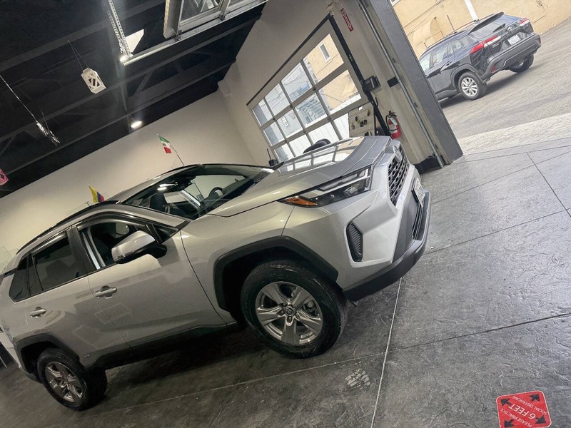 Toyota RAV4 Vehicle Full-screen Gallery Image 37