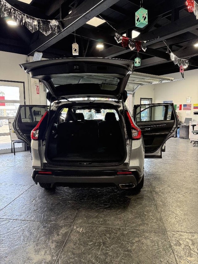 Honda CR-V Hybrid Vehicle Full-screen Gallery Image 41