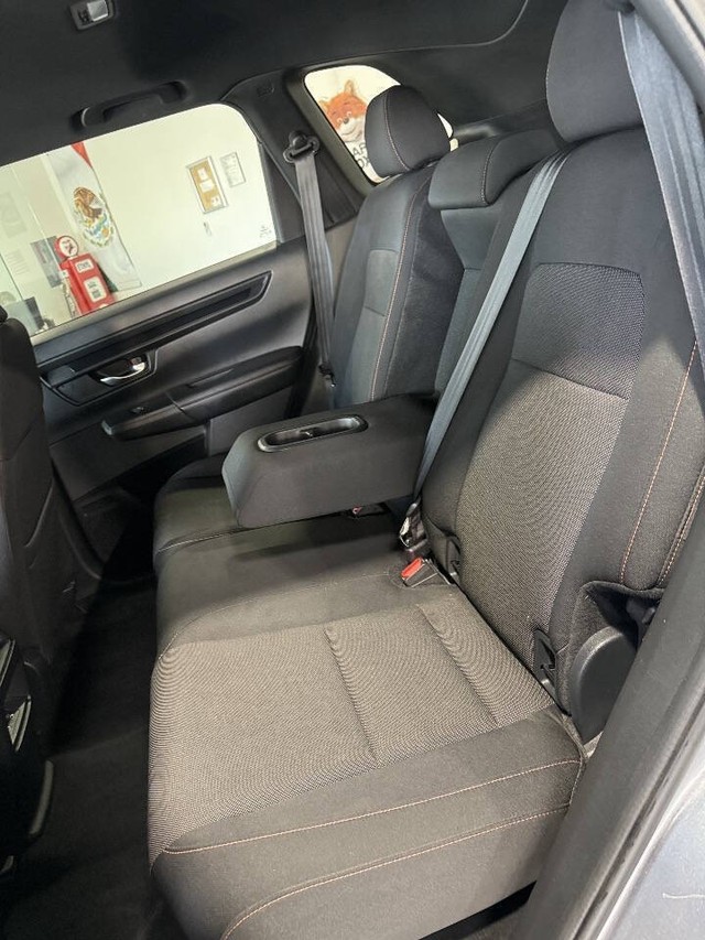 Honda CR-V Hybrid Vehicle Full-screen Gallery Image 42