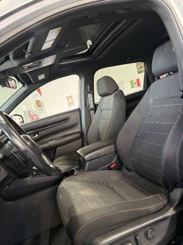 Honda CR-V Hybrid Vehicle Full-screen Gallery Image 43
