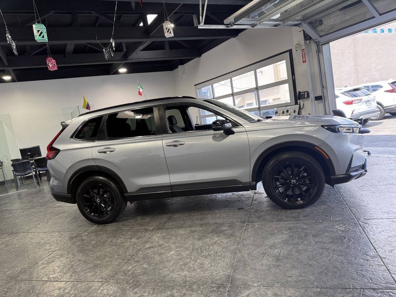 Honda CR-V Hybrid Vehicle Full-screen Gallery Image 15