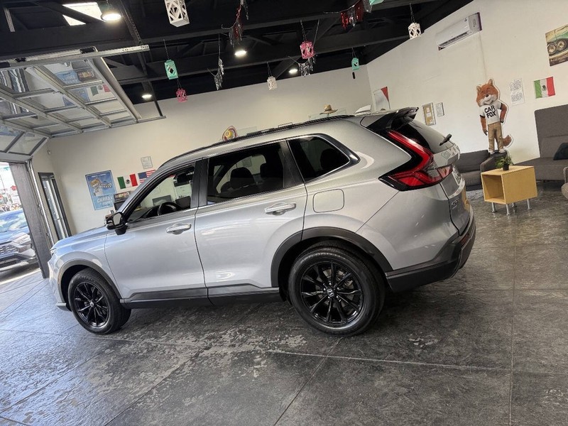 Honda CR-V Hybrid Vehicle Full-screen Gallery Image 27