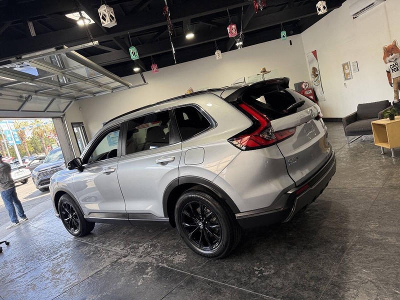 Honda CR-V Hybrid Vehicle Full-screen Gallery Image 28