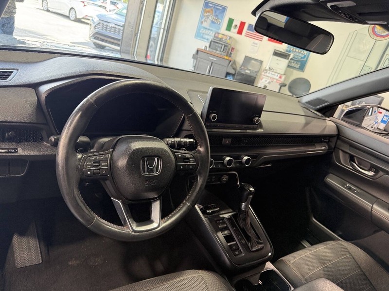 Honda CR-V Hybrid Vehicle Full-screen Gallery Image 38
