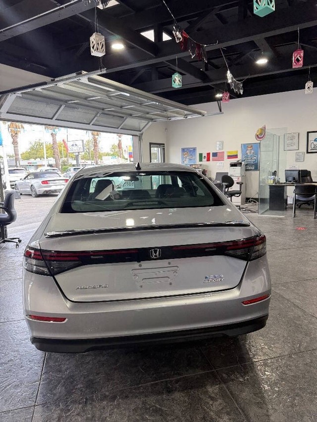 Honda Accord Hybrid Vehicle Full-screen Gallery Image 17