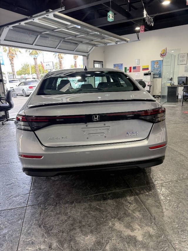 Honda Accord Hybrid Vehicle Full-screen Gallery Image 18