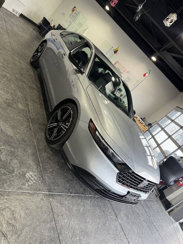 Honda Accord Hybrid Vehicle Full-screen Gallery Image 29