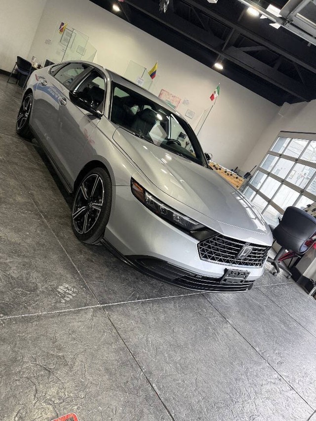 Honda Accord Hybrid Vehicle Full-screen Gallery Image 33