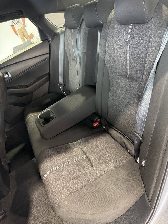 Honda Accord Hybrid Vehicle Full-screen Gallery Image 40