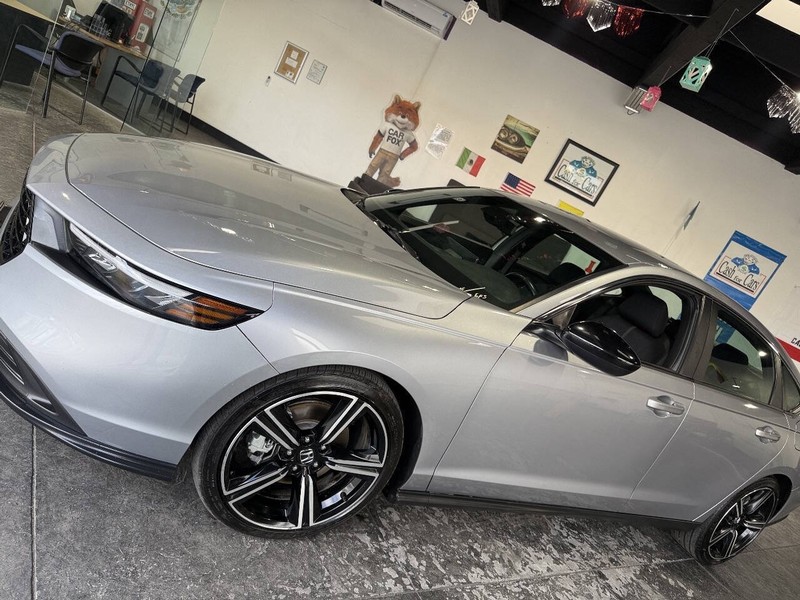 Honda Accord Hybrid Vehicle Full-screen Gallery Image 10