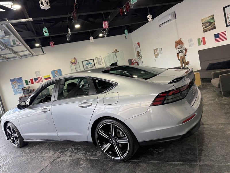 Honda Accord Hybrid Vehicle Full-screen Gallery Image 14