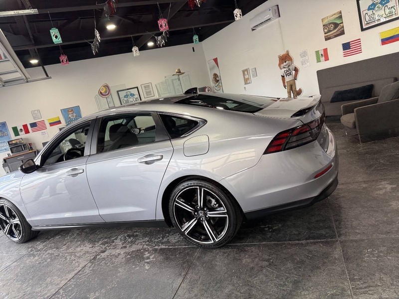 Honda Accord Hybrid Vehicle Full-screen Gallery Image 15