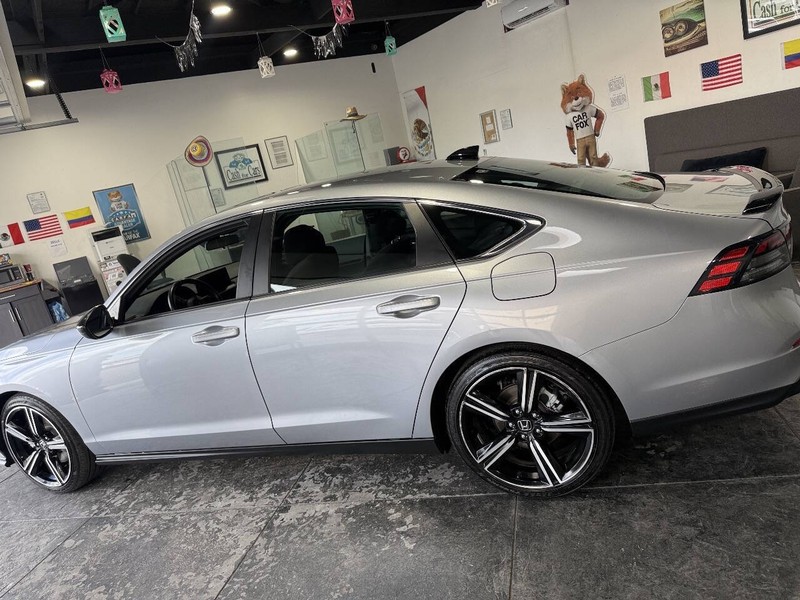 Honda Accord Hybrid Vehicle Full-screen Gallery Image 16