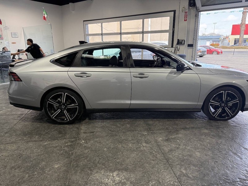 Honda Accord Hybrid Vehicle Full-screen Gallery Image 24