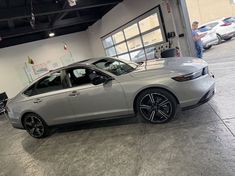 Honda Accord Hybrid Vehicle Full-screen Gallery Image 27
