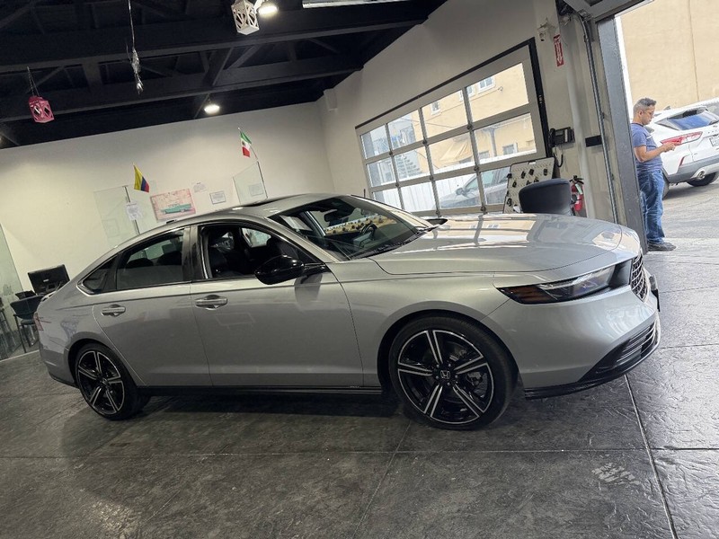 Honda Accord Hybrid Vehicle Full-screen Gallery Image 31
