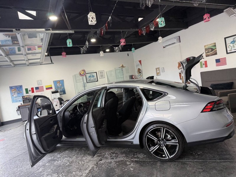 Honda Accord Hybrid Vehicle Full-screen Gallery Image 41