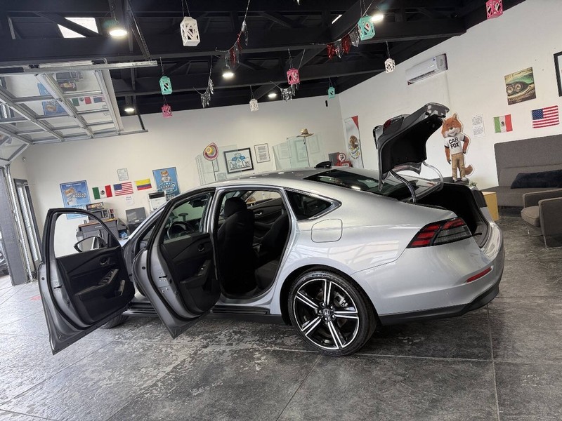 Honda Accord Hybrid Vehicle Full-screen Gallery Image 42