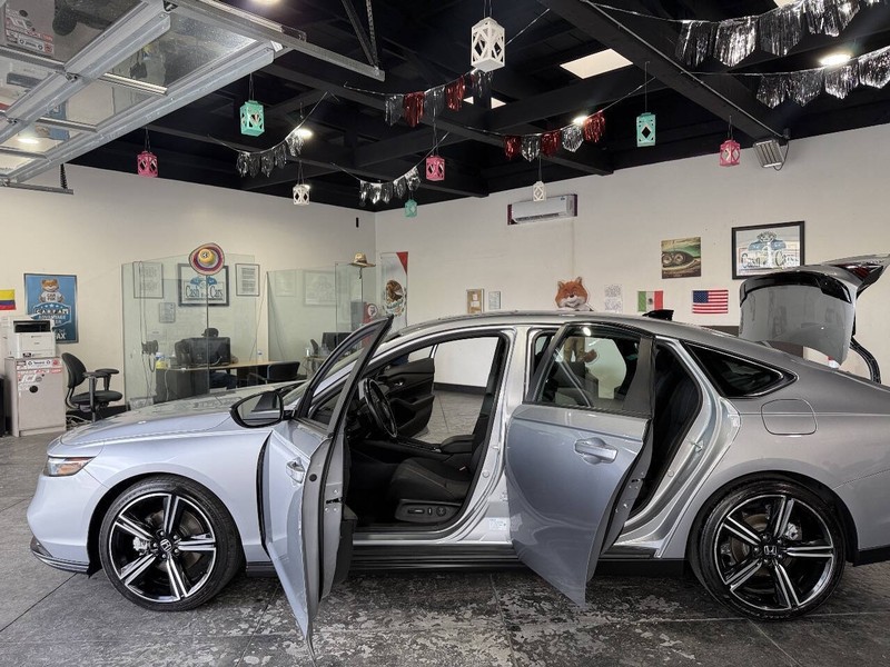 Honda Accord Hybrid Vehicle Full-screen Gallery Image 46