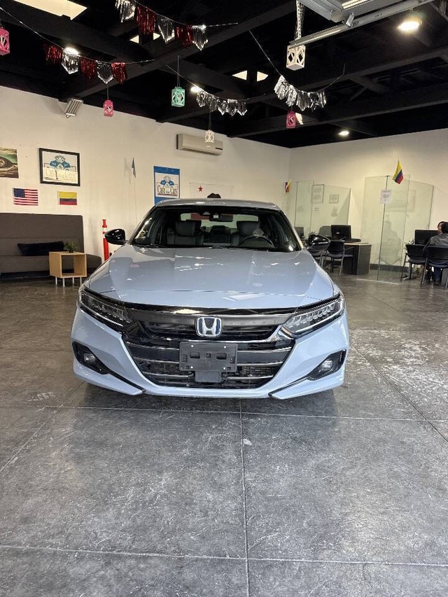 Honda Accord Hybrid Vehicle Full-screen Gallery Image 02