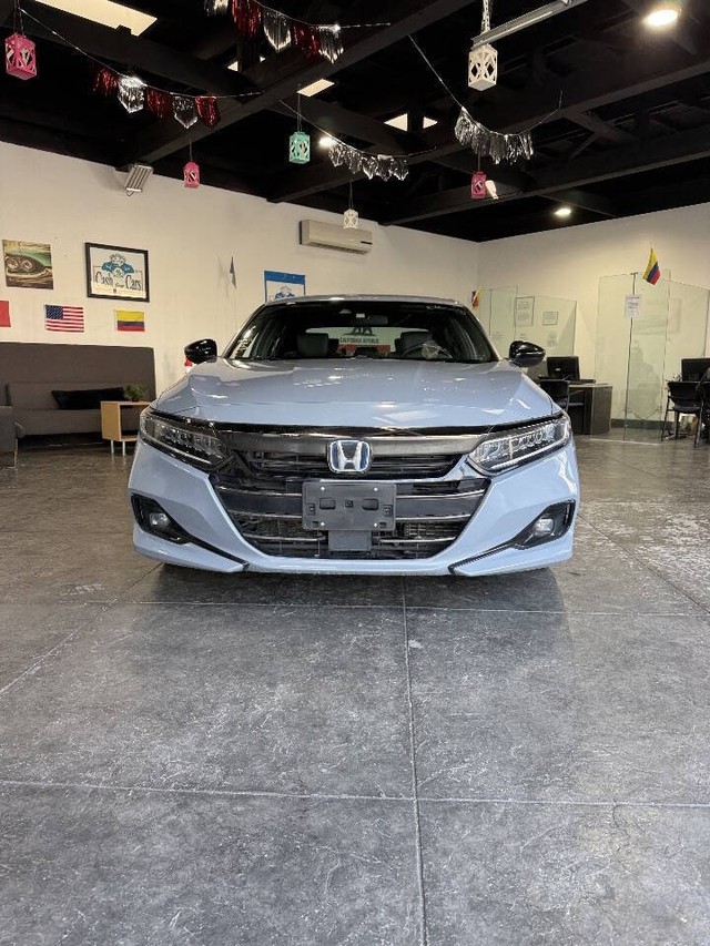 Honda Accord Hybrid Vehicle Full-screen Gallery Image 04