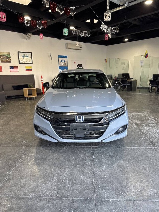 Honda Accord Hybrid Vehicle Full-screen Gallery Image 07