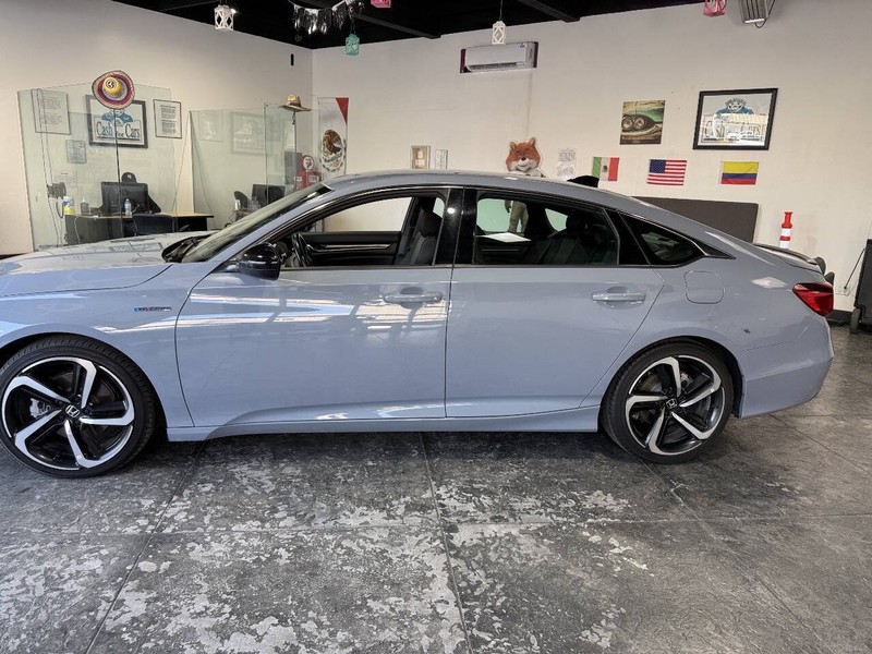 Honda Accord Hybrid Vehicle Full-screen Gallery Image 12
