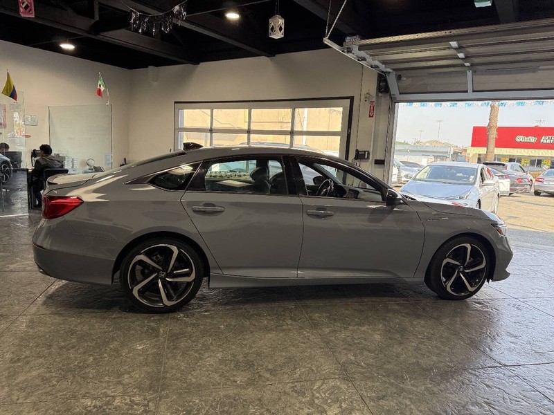 Honda Accord Hybrid Vehicle Full-screen Gallery Image 35