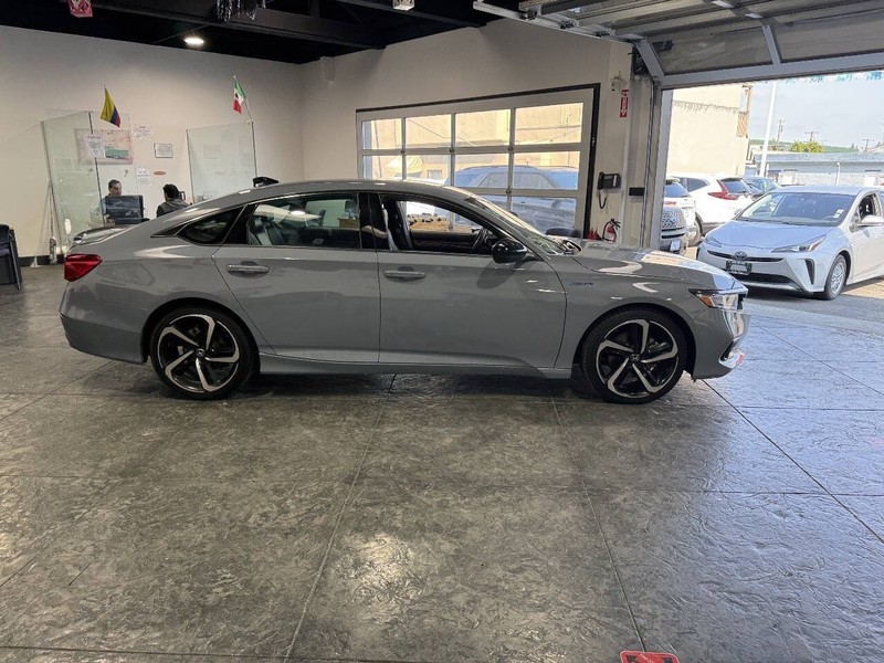 Honda Accord Hybrid Vehicle Full-screen Gallery Image 37