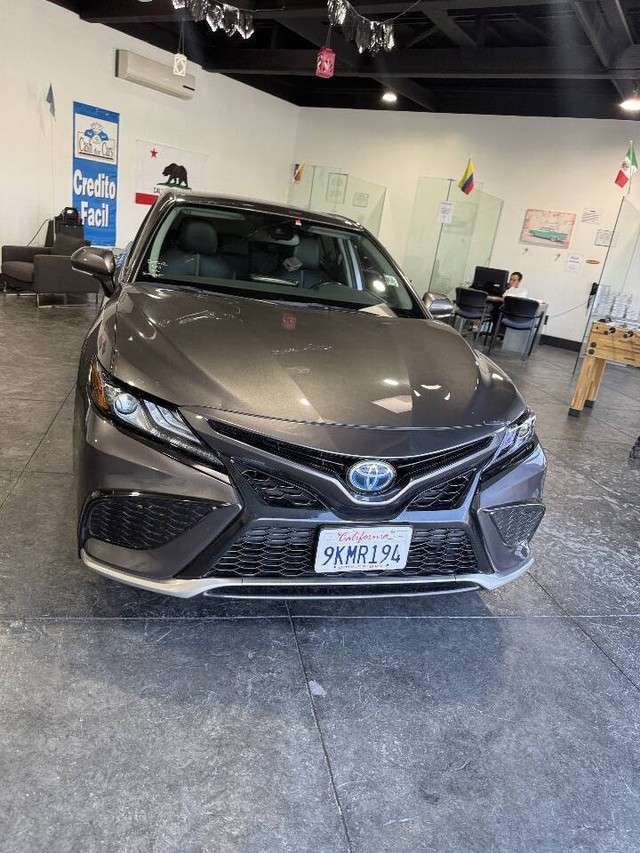 Toyota Camry Vehicle Full-screen Gallery Image 40