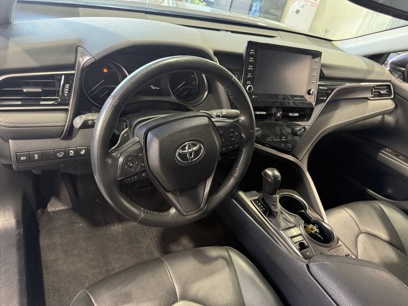 Toyota Camry Vehicle Full-screen Gallery Image 39