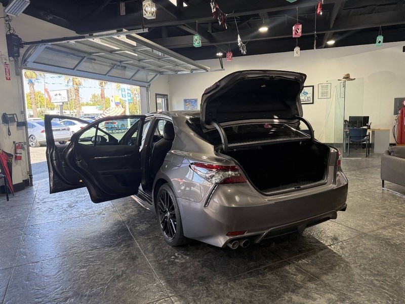 Toyota Camry Vehicle Full-screen Gallery Image 47