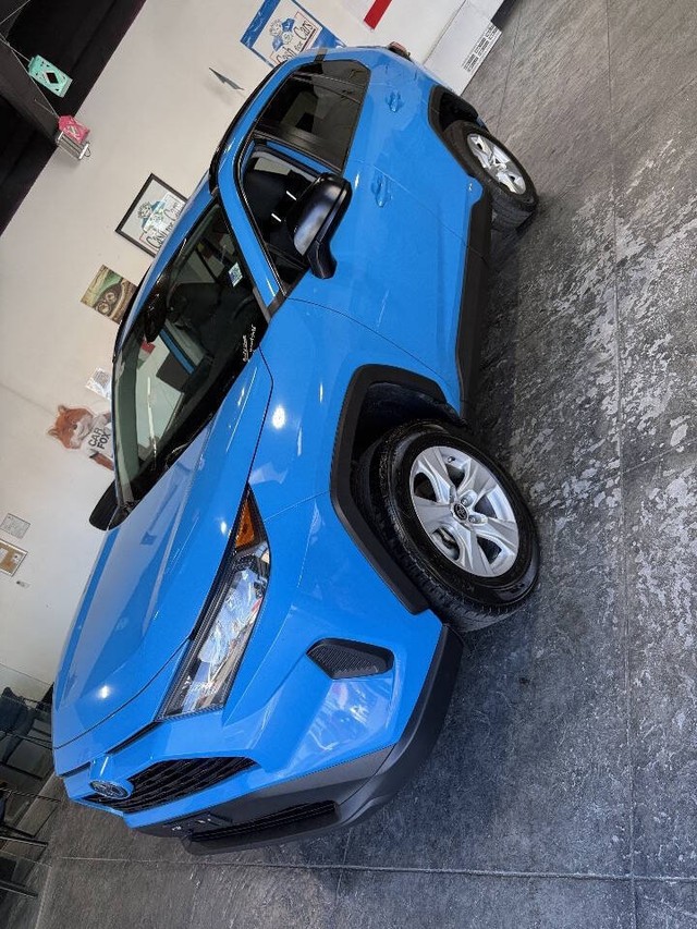 Toyota RAV4 Hybrid Vehicle Full-screen Gallery Image 12