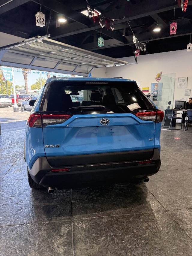 Toyota RAV4 Hybrid Vehicle Full-screen Gallery Image 32
