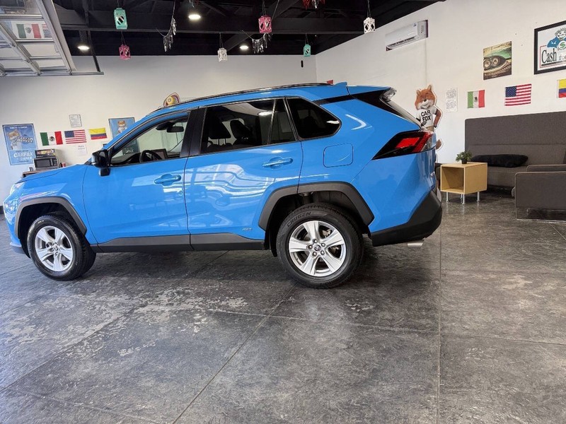 Toyota RAV4 Hybrid Vehicle Full-screen Gallery Image 25