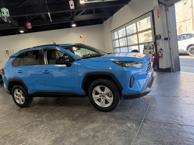 Toyota RAV4 Hybrid Vehicle Full-screen Gallery Image 46