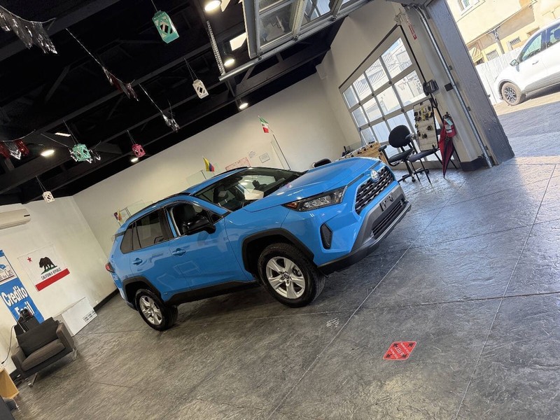 Toyota RAV4 Hybrid Vehicle Full-screen Gallery Image 50